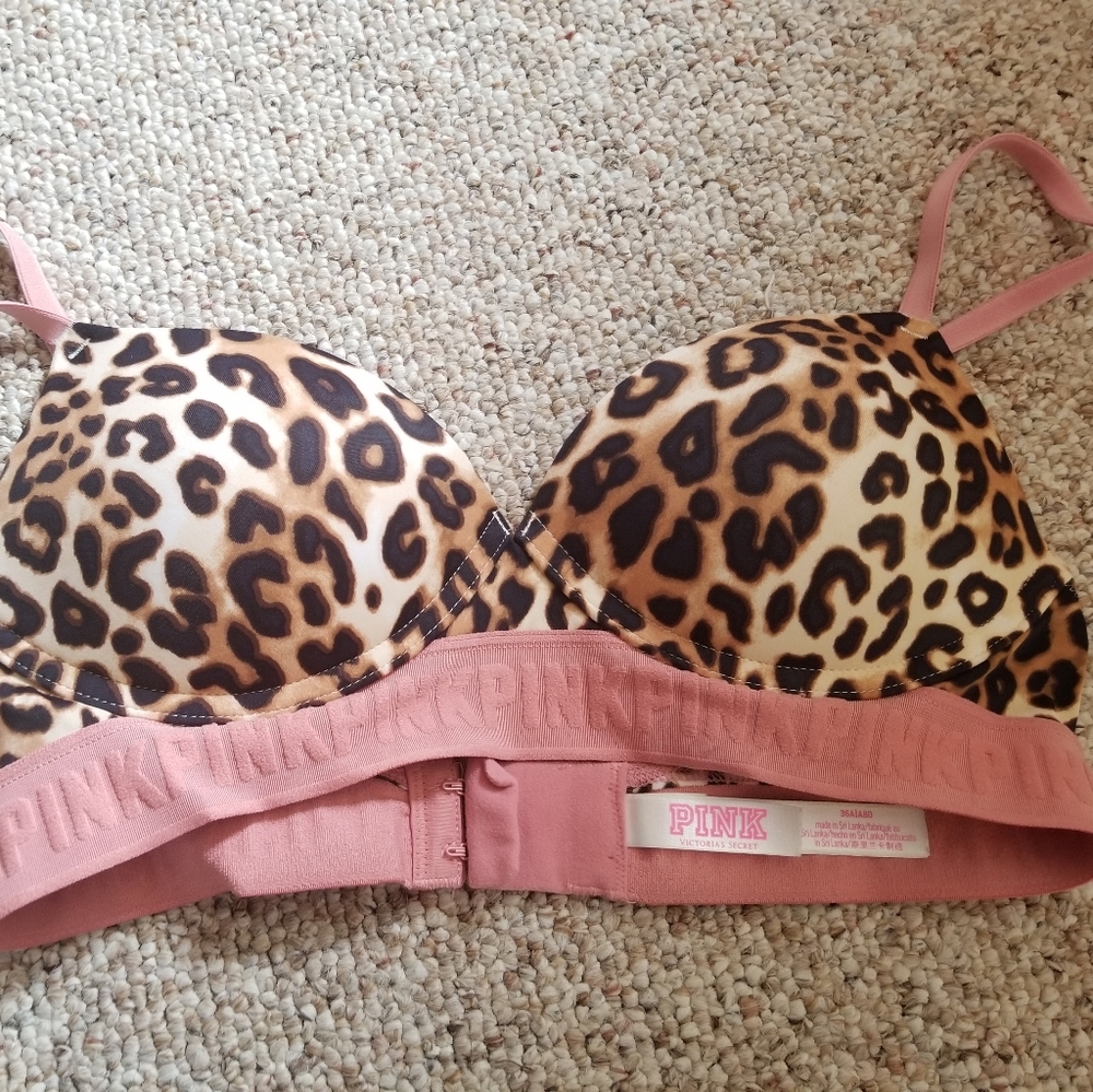 2 Victoria's Secret Pink Wear Everywhere Wireless